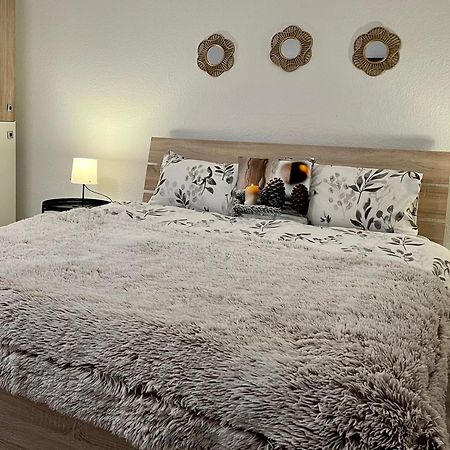 Marienhaus Apartment - Zentral, Parken, Netflix, Kontaktloses Einchecken Вупертал Екстериор снимка