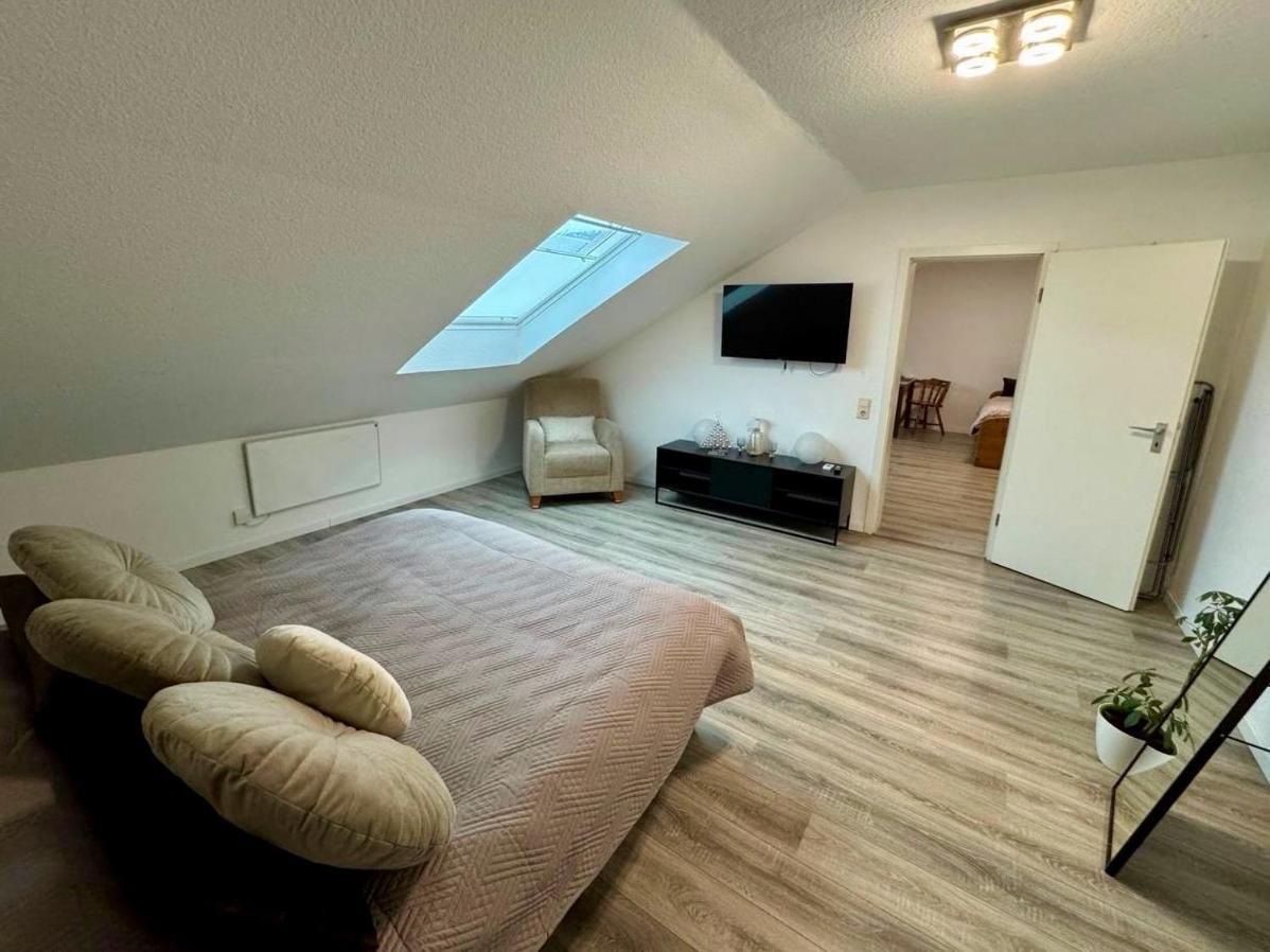 Marienhaus Apartment - Zentral, Parken, Netflix, Kontaktloses Einchecken Вупертал Екстериор снимка