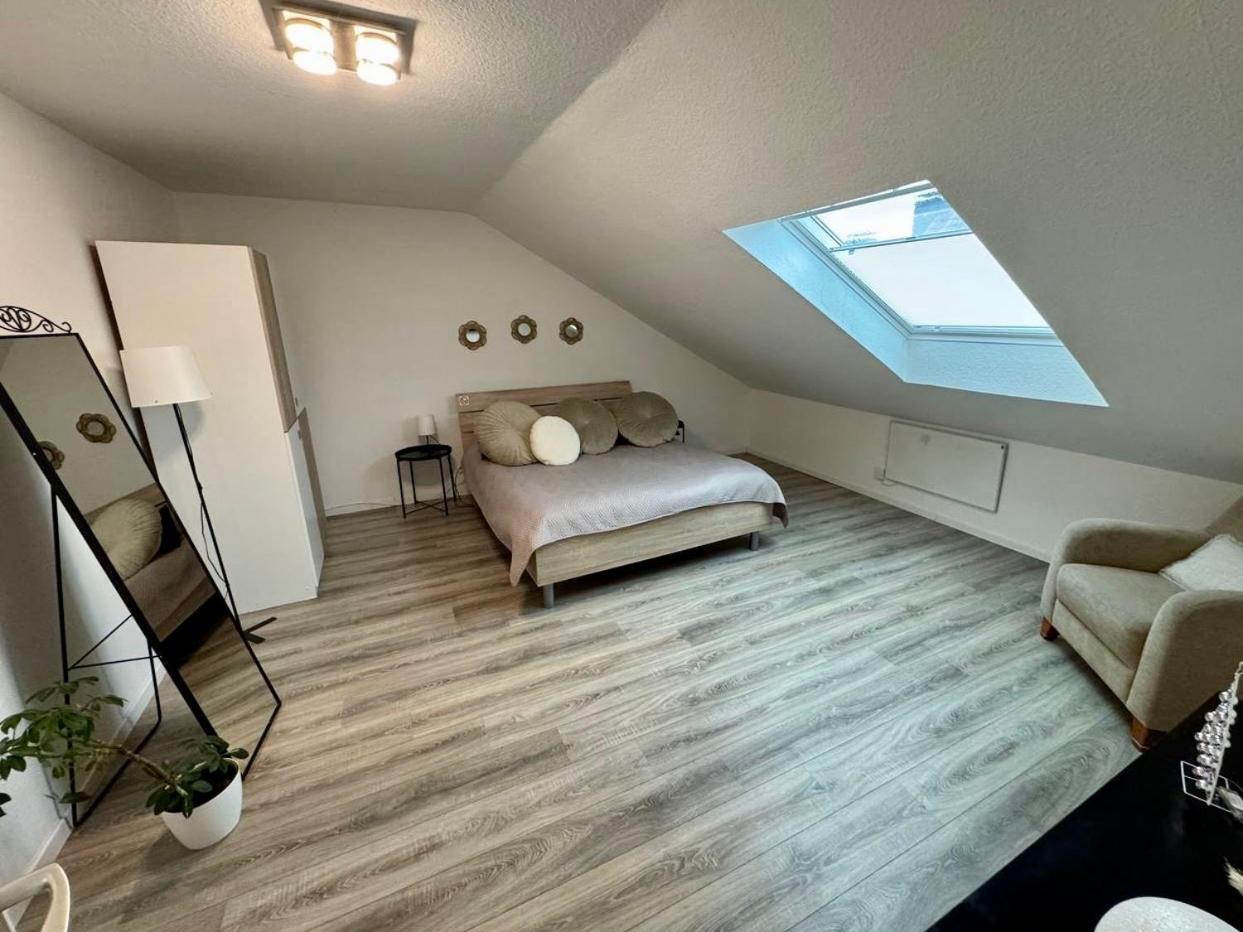 Marienhaus Apartment - Zentral, Parken, Netflix, Kontaktloses Einchecken Вупертал Екстериор снимка